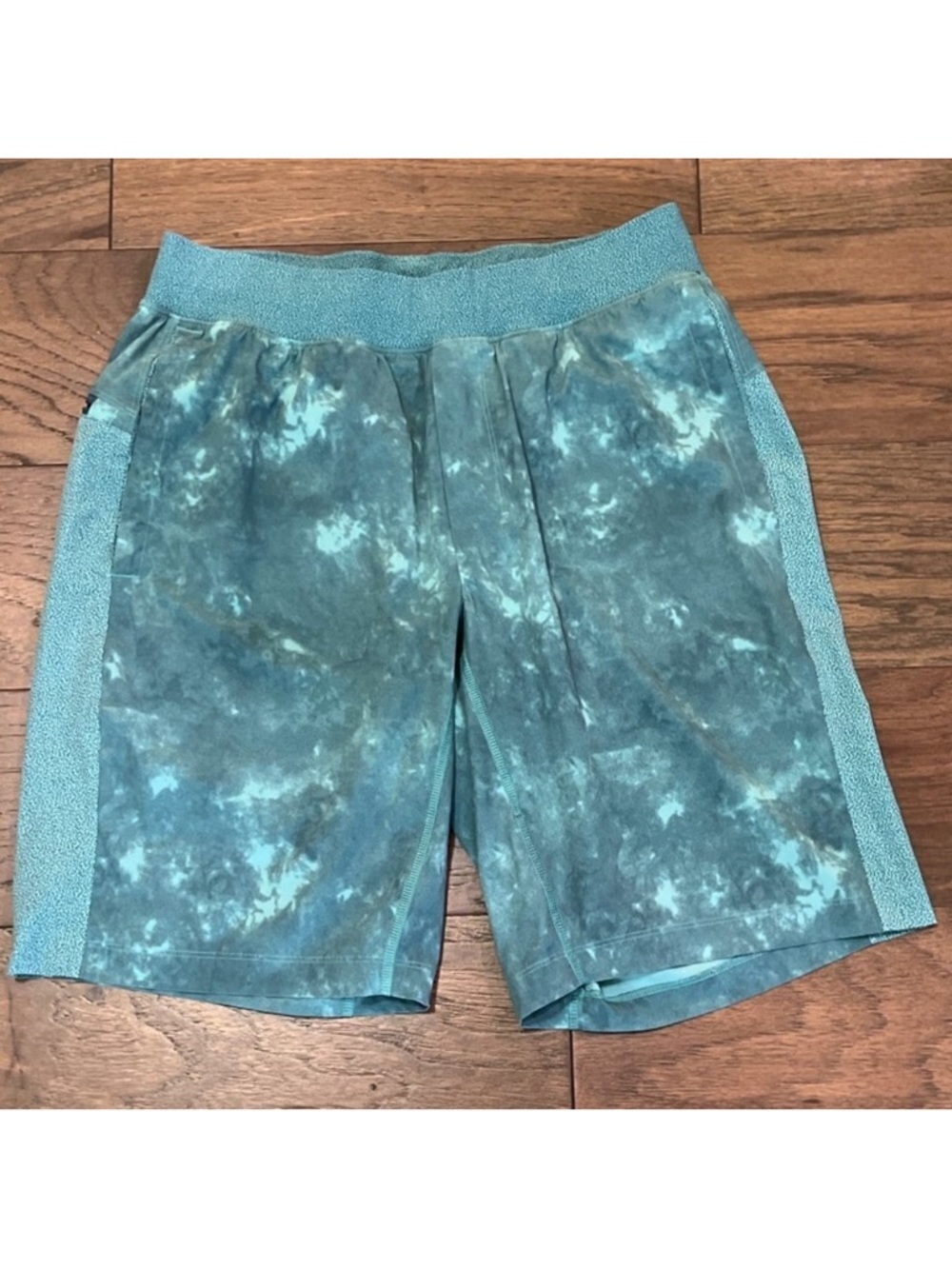 LULULEMON Men's Studio to Beach Lined Shorts Green Tie Dye S EUC